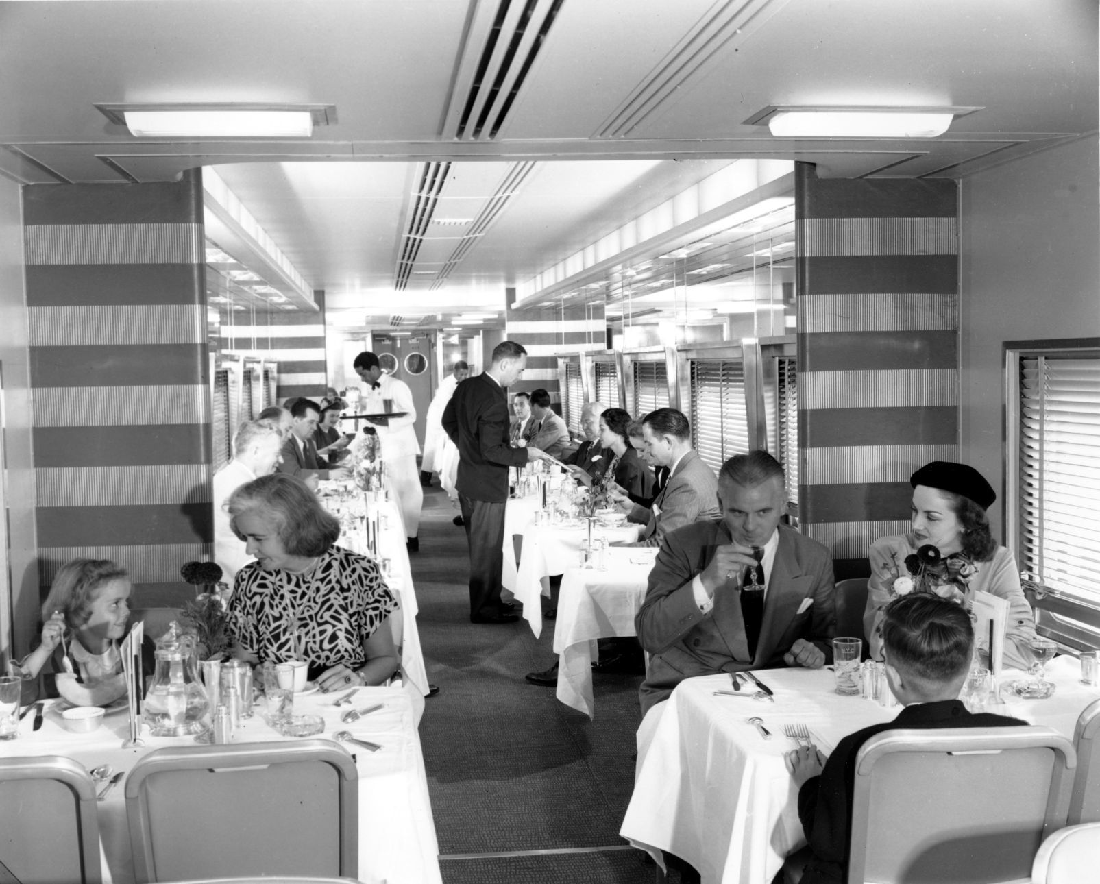1948: DINING CAR